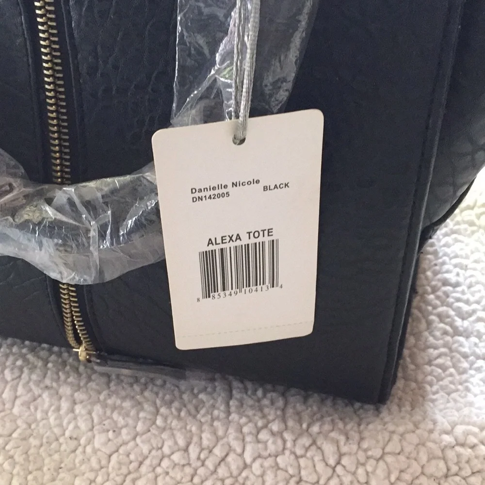 Danielle Nicole Alexa Tote - Picture 8 of 11